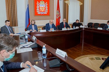 Депутаты поддержали индексацию выплат приемным родителям